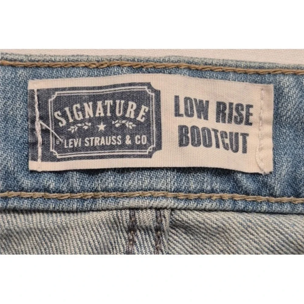 Levi Strauss signature low rise bootcut women's denim blue Jeans misses 16 Short